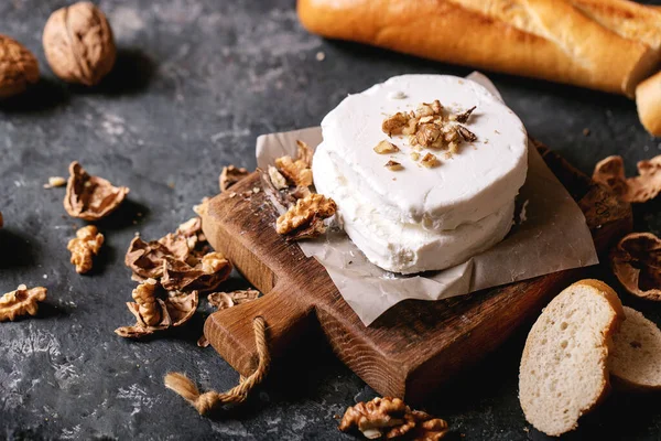 Fromage Chèvre Servi Avec Miel Des Noix Sur Fond Texture — Photo