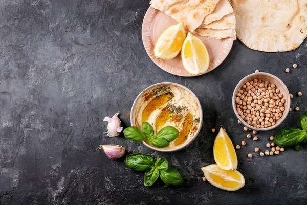 Hummus Huile Olive Pain Pita Cumin Moulu Dans Bol Céramique — Photo