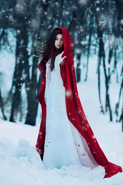 Kırmızı başlıklı.