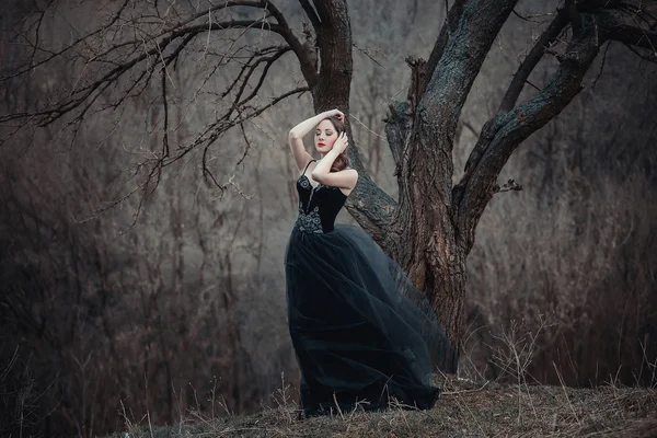 Mooi meisje met lang haar — Stockfoto