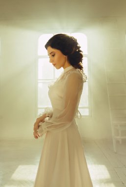 Beyaz vintage elbiseli Bayan