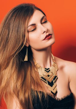  muhteşem bir makyaj ile güzel kız 