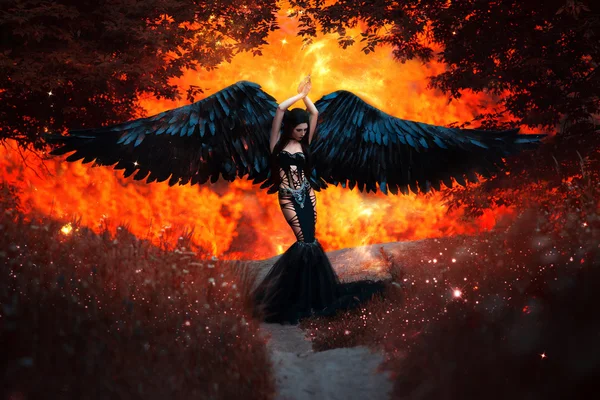 Black Angel. Pretty girl-demon — Stock Photo, Image