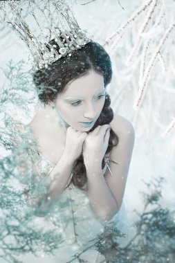  Beyaz elbiseli lüks Bayan