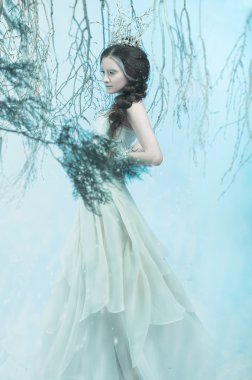  Beyaz elbiseli lüks Bayan