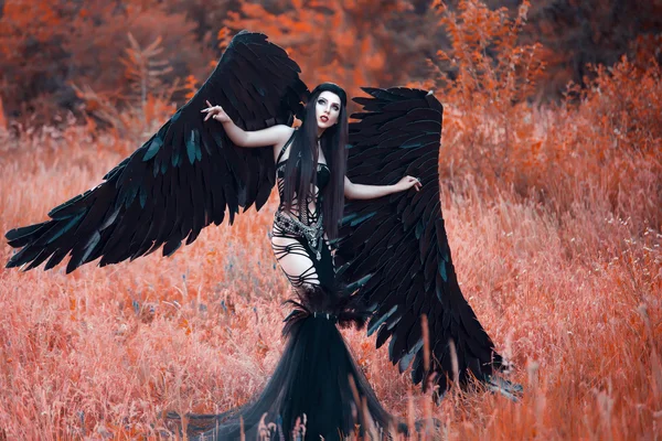 Czarny anioł dziewczyna — Zdjęcie stockowe