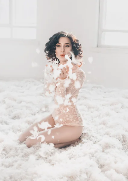 Senhora em corpo vintage branco — Fotografia de Stock