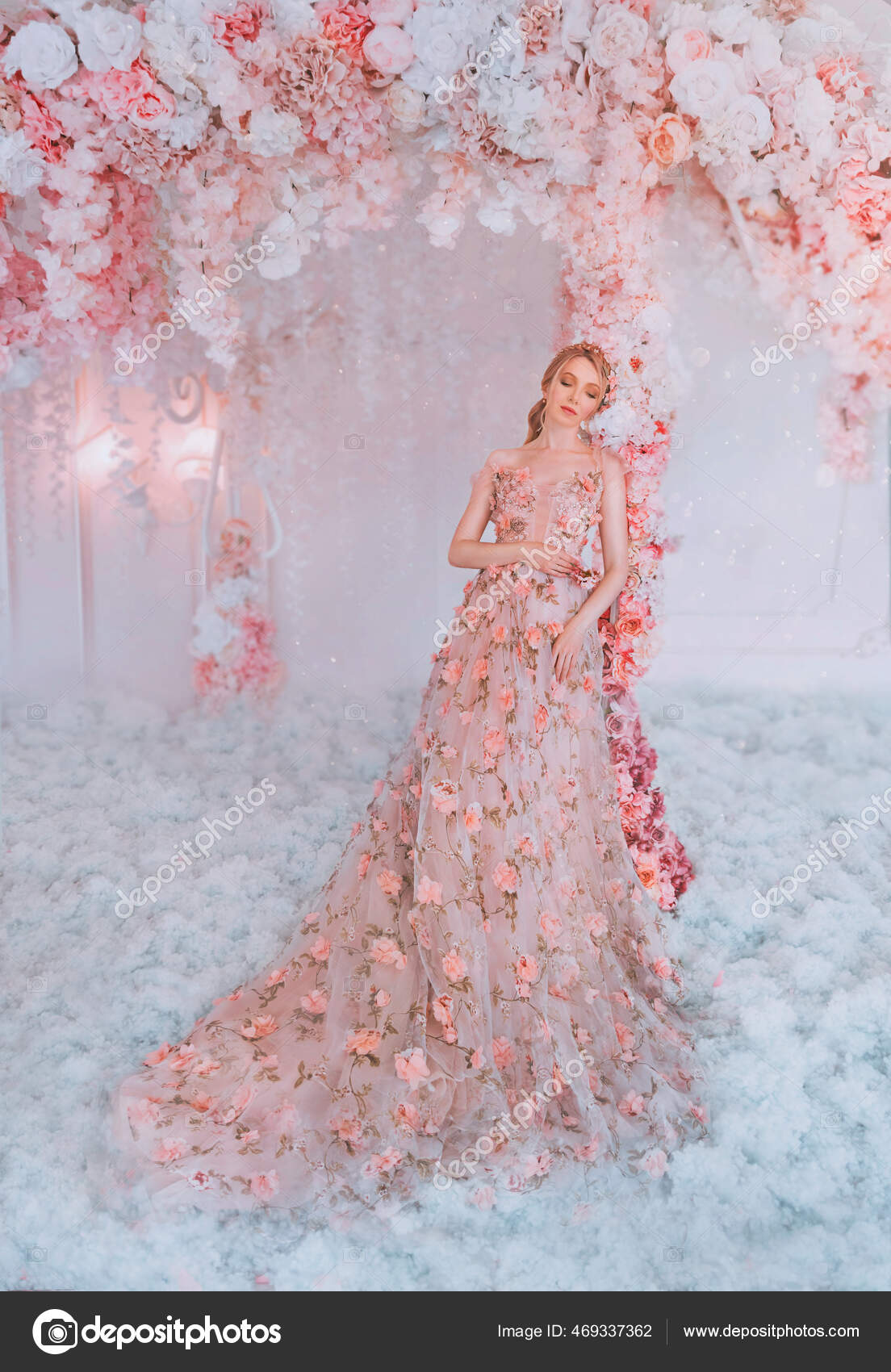 Vestido longo branco com flores vermelhas sales
