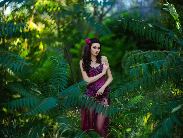 Jungle girl tropic — Stockfoto