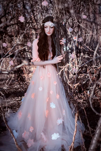 Mujer flores de primavera —  Fotos de Stock