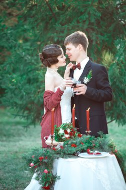 Gelin ve damat, retro tarzı bir düğün