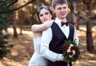 Gelin ve damat, retro tarzı bir düğün