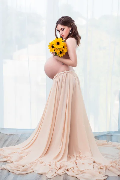 Красивая беременная, красивая беременная — стоковое фото