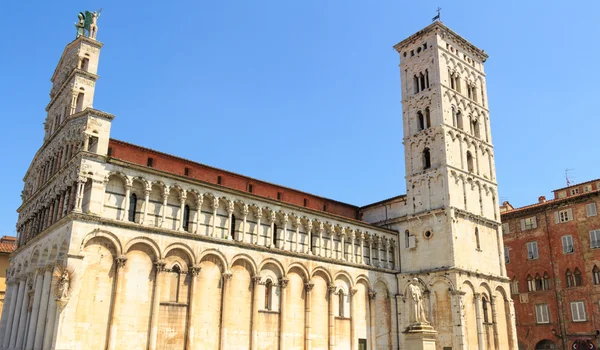 Veduta della cattedrale medievale di San Michele . — Foto Stock