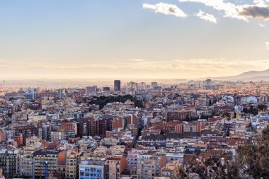 Barcelona şehrinin panoramik görüntüsü 