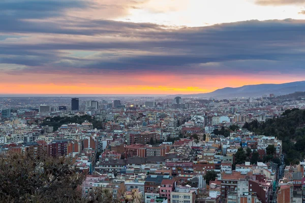 Barcelona şehrinin panoramik görüntüsü 