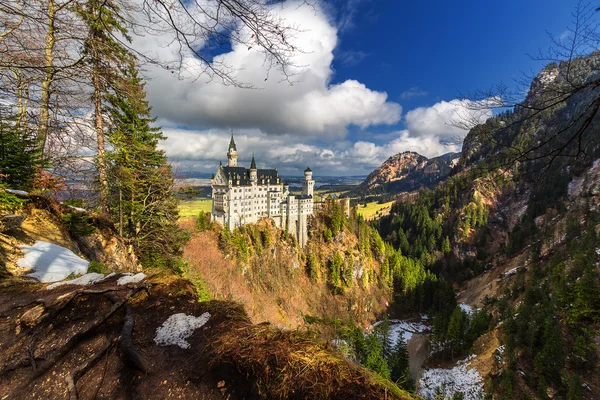 Alpes e lagos em um dia de verão na Alemanha. Tirado da colina ao lado do castelo de Neuschwanstein — Fotografia de Stock