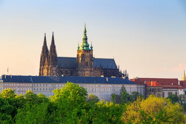 Vista do Castelo de Praga com Catedral de São Vito — Fotografia de Stock