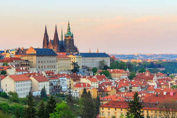 Praga, o Castelo e a Catedral de São Vito . — Fotografia de Stock