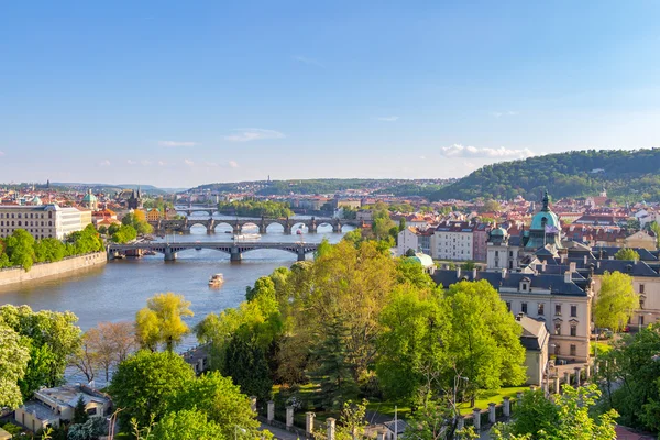 Vacker utsikt över broar på floden Vltava — Stockfoto