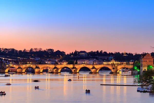 Ponte Charles ao pôr-do-sol. Praga.República Checa — Fotografia de Stock