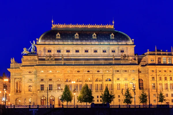 Praga, Teatr Narodowy w nocy. — Zdjęcie stockowe