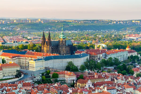 Vista do Castelo de Praga com Catedral de São Vito — Fotografia de Stock