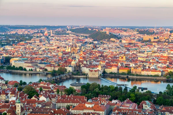 Panorama de la Vltava et du Pont Charles — Photo