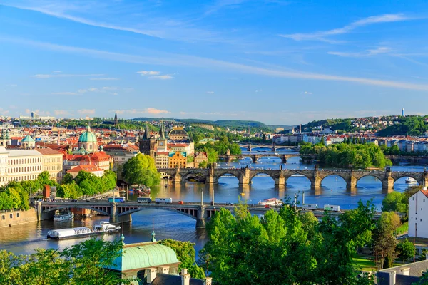 Vår Prag panorama från Prag Hill — Stockfoto