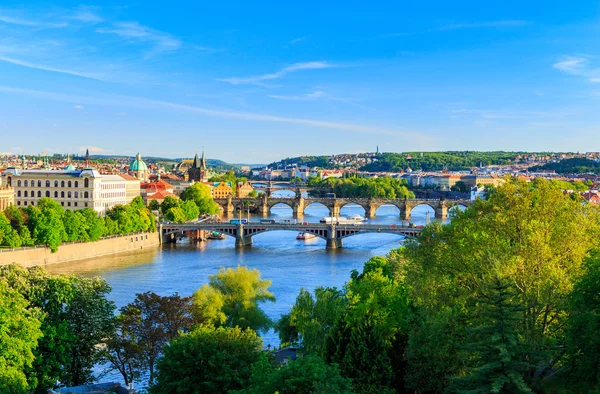 Panorama da Primavera Praga a partir de Prague Hill — Fotografia de Stock