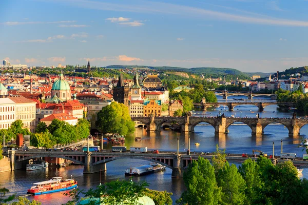 Vår Prag panorama från Prag Hill — Stockfoto