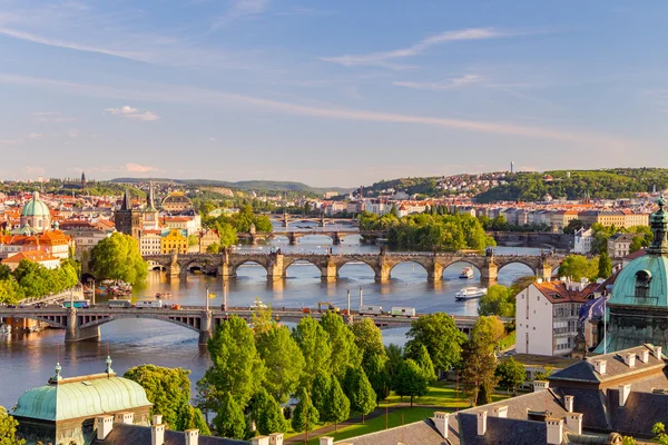 Vår Prag panorama från Prag Hill — Stockfoto