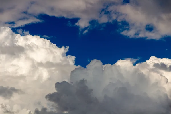 Blå himmel bakgrund — Stockfoto