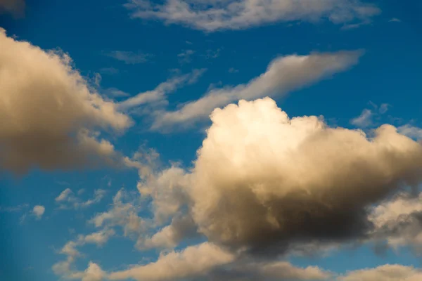 Blue sky with stormy clouds — Stock Photo, Image