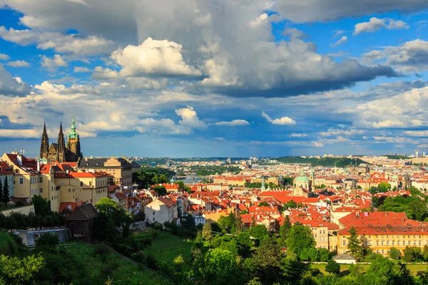 Prague, the Castle and St. Vitus Cathedral. — Stock Photo, Image