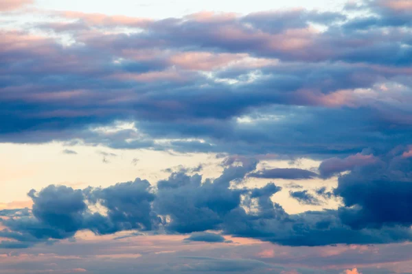 Beautiful cloudy sky with sun rays. — Stock Photo, Image