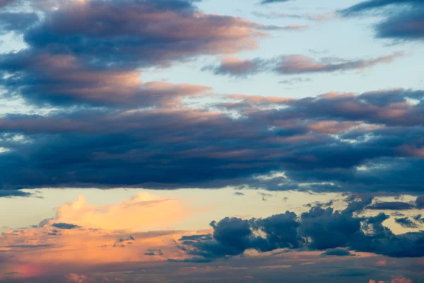 Beautiful cloudy sky with sun rays. — Stock Photo, Image