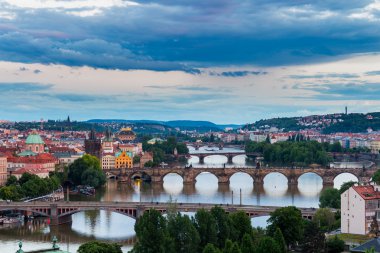 Köprü Vltava üzerinde görünümü
