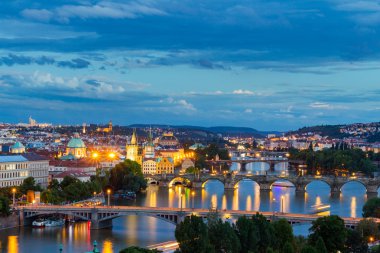 Köprü Vltava üzerinde görünümü