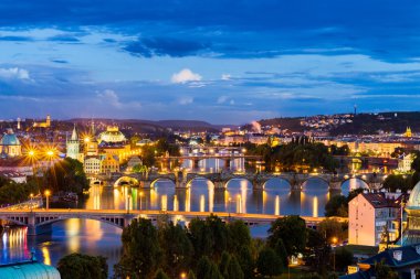 Köprü Vltava üzerinde görünümü