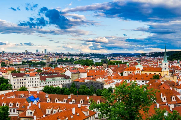 Puente de Carlos en Praga al atardecer — Foto de Stock