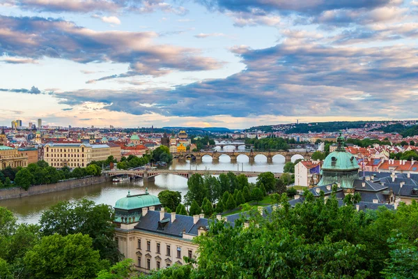 Puentes de Praga, ciudad sunset panorama —  Fotos de Stock