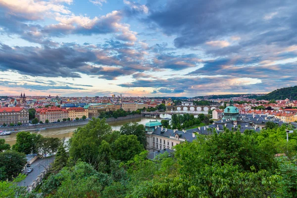 Прага мости, захід сонця панорама міста — стокове фото