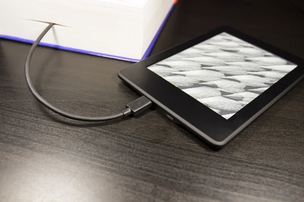 Electronic device for reading books