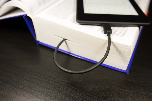 Electronic device for reading books