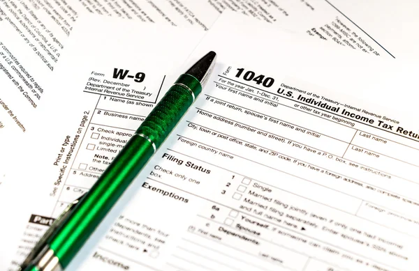 Daňový formulář 1040 nebo W-9 — Stock fotografie