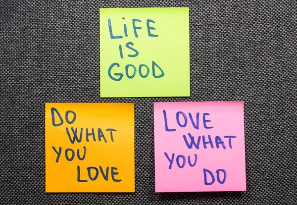 Motivational concept on sticky notes — Stock Photo, Image