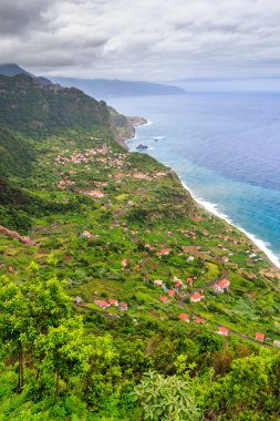 Küçük bir köy ile muhteşem manzara