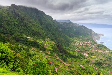 Küçük bir köy ile muhteşem manzara