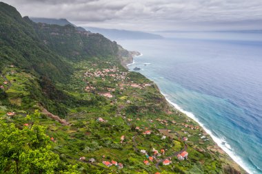 Küçük bir köy ile muhteşem manzara
